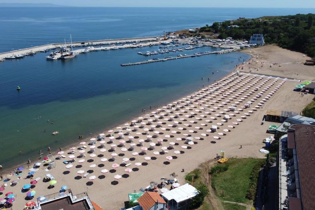 Porto Chernomoretz * Chernomorets